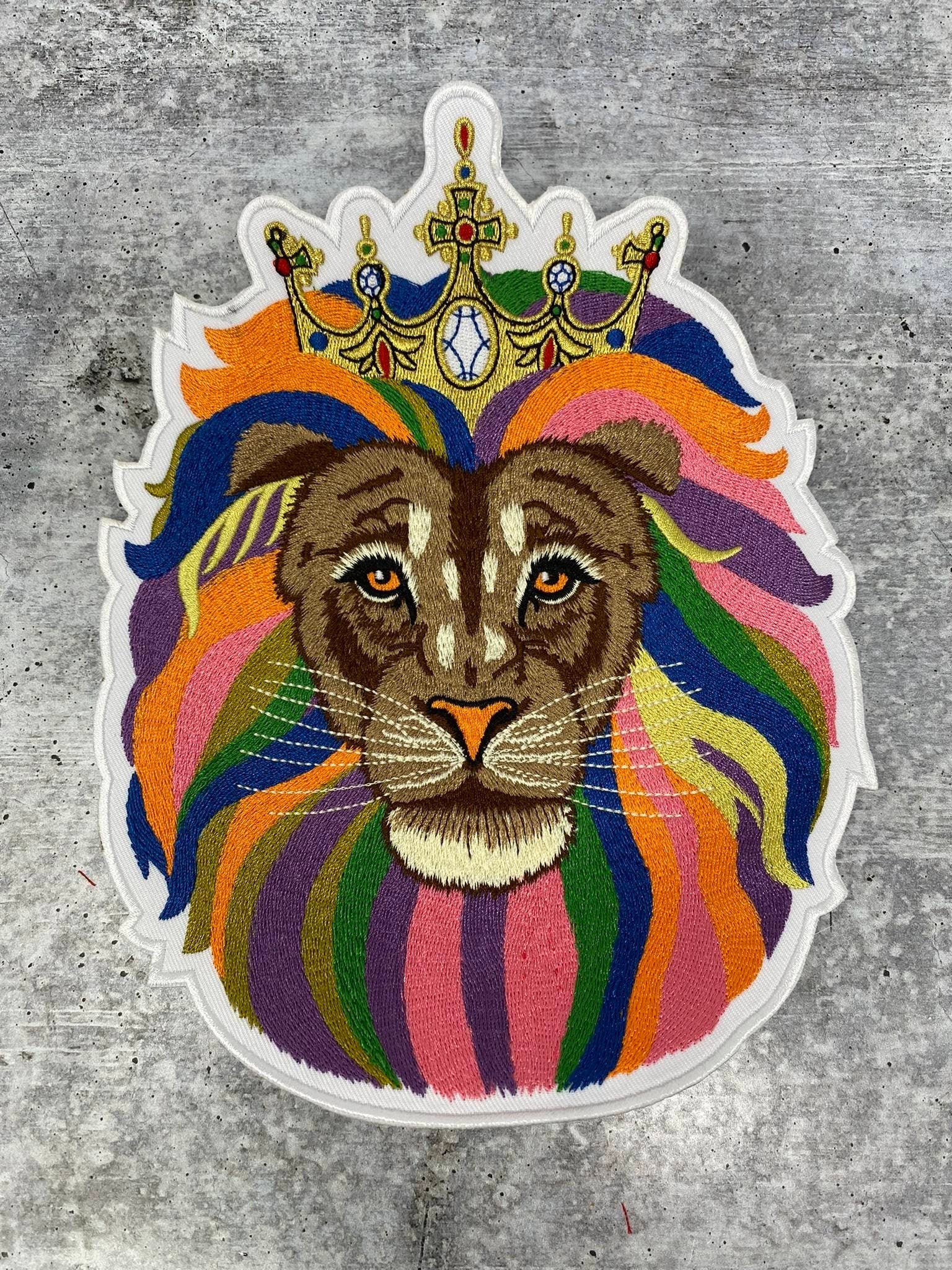 Exclusive: 1-pc Colorful Queen Lion w/GOLD Crown 100
